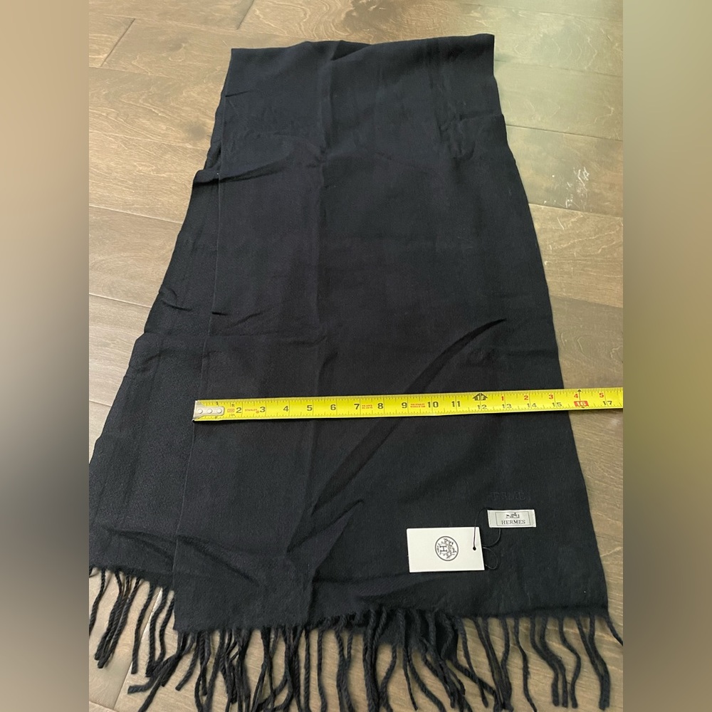 Hermes black scarf with receipt purchased from Galleria in Hong Kong - Picture 5 of 5